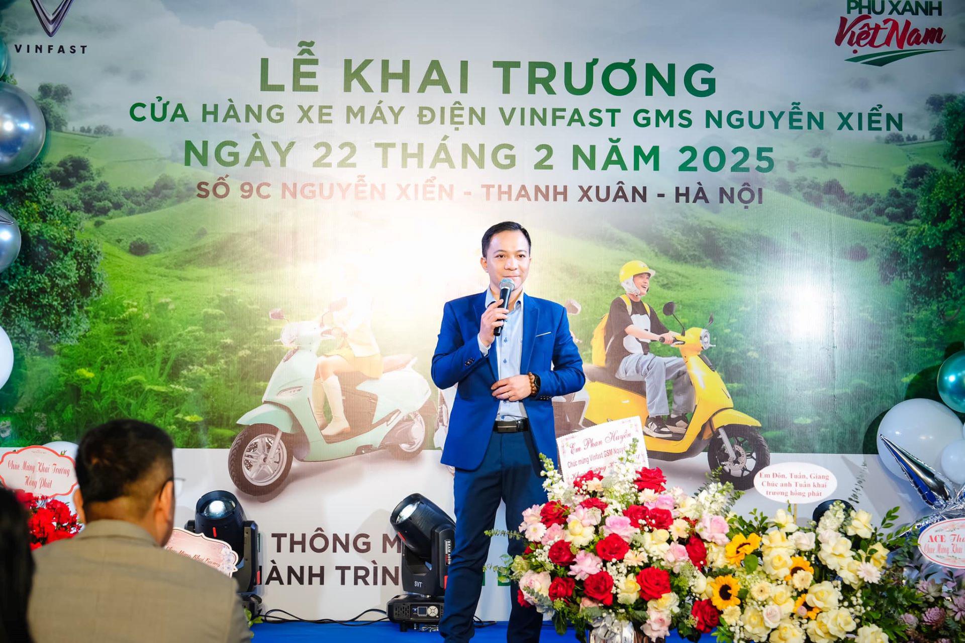 Anh Bùi Duy Tuấn, chủ hệ thống đại lý GMS phát biểu trong lễ khai trương cửa hàng tại Nguyễn Xiển (Hà Nội).