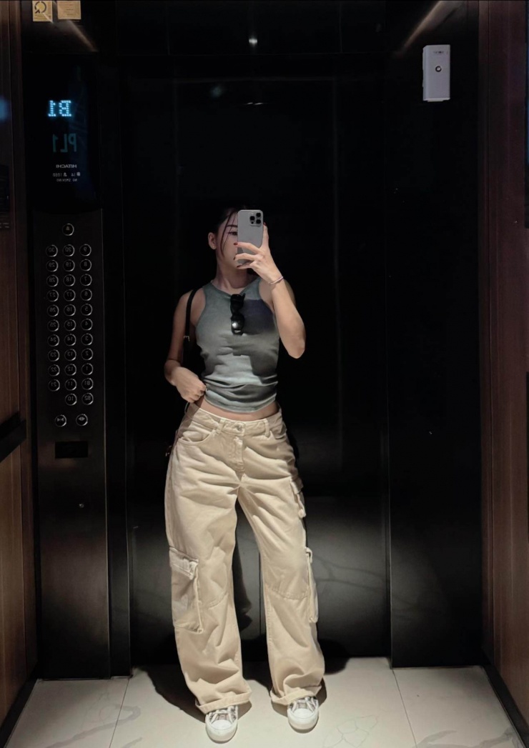 Vợ cầu thủ đắt giá nhất nhì Việt Nam, sinh con chưa đầy tháng mà toàn "lên đồ" gợi cảm, quyến rũ hơn thời con gái - 13