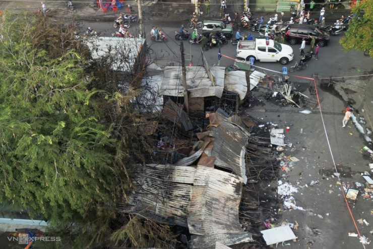 Cảnh đổ nát sau đám cháy chợ Thanh Đa - 1