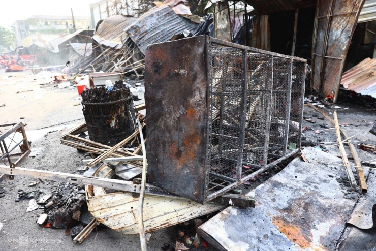 Cảnh đổ nát sau đám cháy chợ Thanh Đa - 5