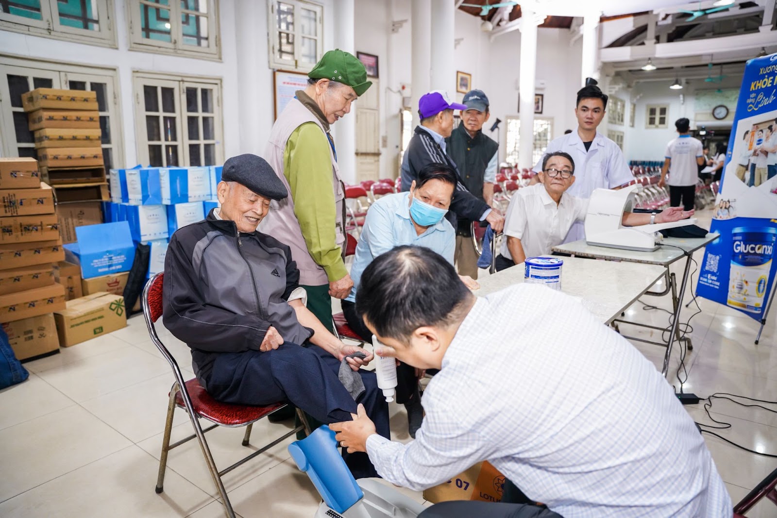 Chương trình “Sứ mệnh tiểu đường - Sẻ chia yêu thương” tổ chức khám bệnh cho bệnh nhân tiểu đường