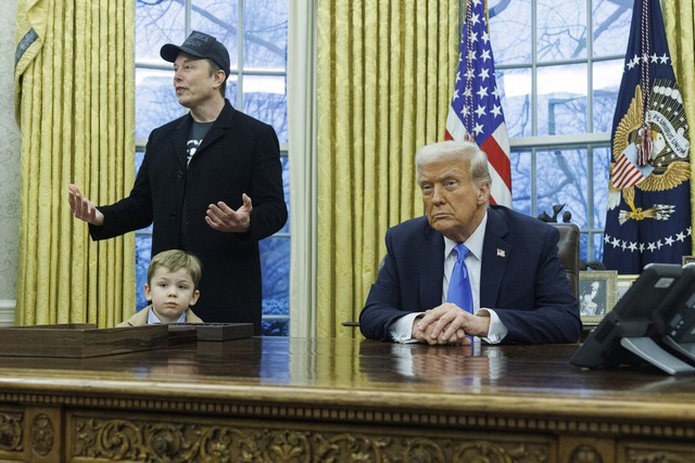 Tổng thống Mỹ Donald Trump và tỉ phú Elon Musk tại Nhà Trắng hôm 11-2. Ảnh: UPI/YONHAP