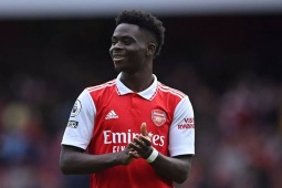 Tin mới nhất bóng đá sáng 19/3: Arsenal mời Saka gia hạn