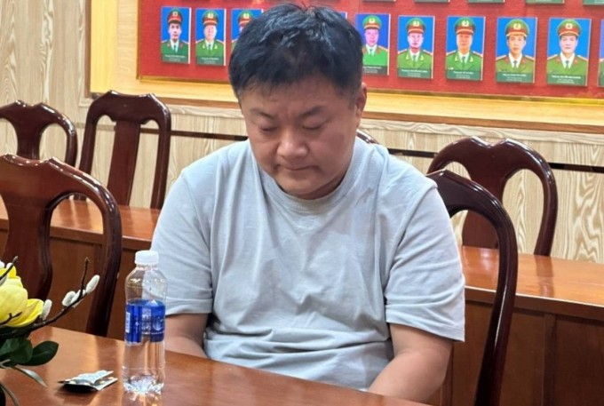 Ông Feng Yong tại cơ quan điều tra, tháng 5/2024. Ảnh:Thái Hà