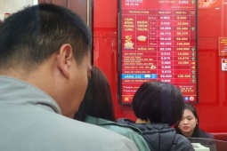 Giá vàng 20/3: Giá mua vào cao chưa từng có, 10 ngày xếp hàng mua vàng "ôm lãi khủng"
