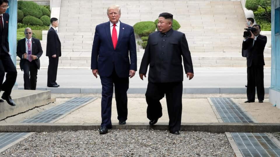 Ông Trump và ông Kim Jong Un tại khu phi quân sự liên Triều. Ảnh: SIPA USA