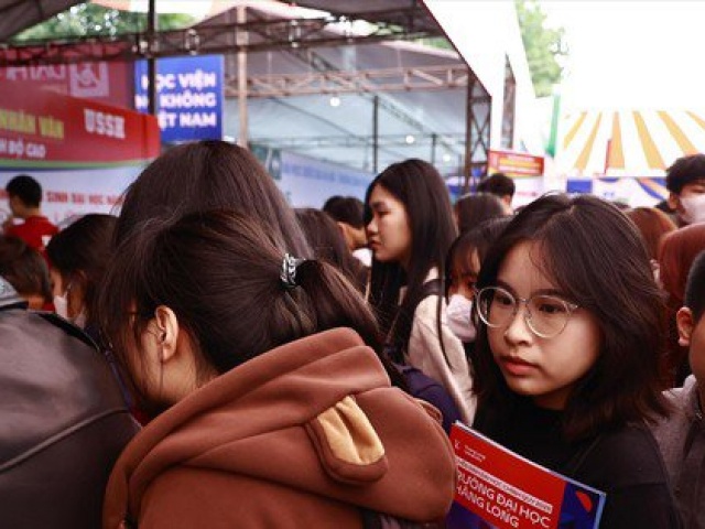 Thi tốt nghiệp THPT năm 2025: Áp lực trước thông tin mới