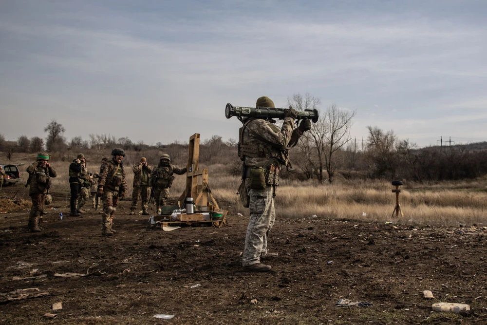 Binh lính Ukraine luyện tập ở Donetsk (Ukraine) vào tháng 3. Ảnh: GETTY IMAGES
