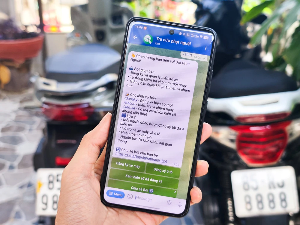 Khi bị phạt nguội, chủ xe có thể tra cứu thông tin trên nhiều nền tảng khác nhau. Ảnh: MINH HOÀNG