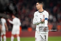 Báo Bồ Đào Nha ngầm chê Ronaldo đá quá nhiều, Hojlund không cố ý chế giễu CR7