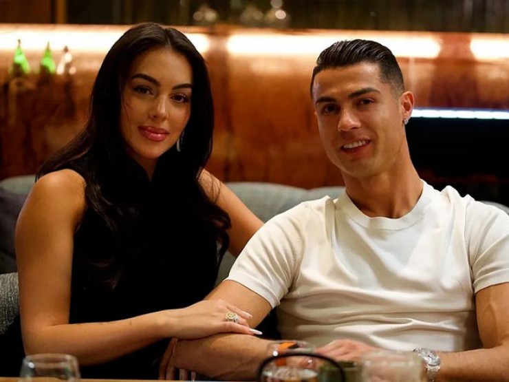 Lý do Ronaldo chưa kết hôn với người đẹp Georgina, fan mòn mỏi chờ đám cưới