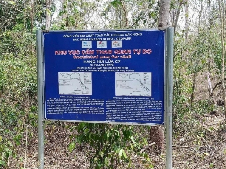 Hang núi lửa C7 - vẻ đẹp hùng vĩ của thiên nhiên - 2