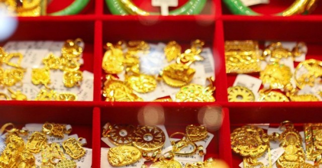 Giá vàng lập đỉnh rồi “bốc hơi” 3 triệu đồng/lượng: Chuyên gia dự báo tuần tới thế nào?