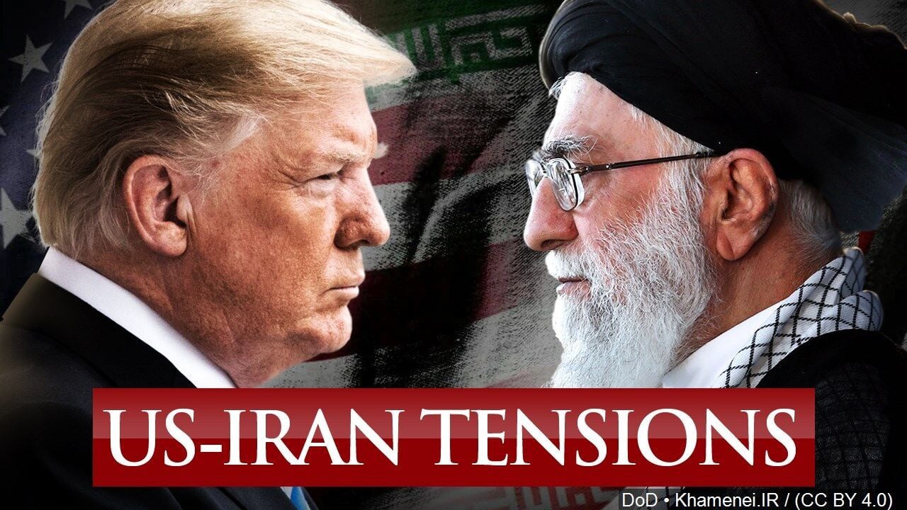 Ông Trump (trái) và lãnh đạo tối cao Iran Ayatollah Ali Khamenei. Ảnh: DoD - Khamenei.IR