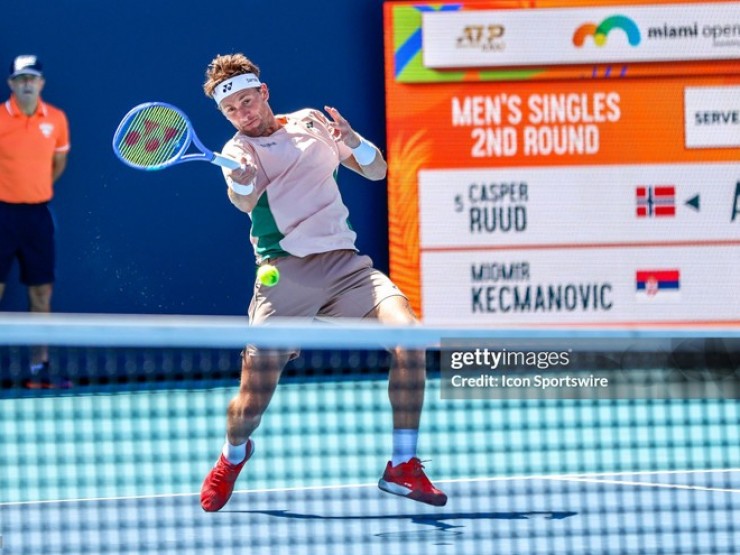 Hấp dẫn Miami Open ngày 3: Casper Ruud vất vả, Dimitrov thắng dễ