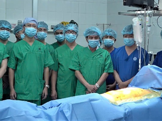 Vĩnh biệt chồng chết não, người vợ “xin cho em hiến tạng của anh“