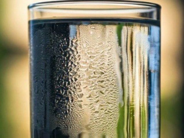 Người đàn ông 59 tuổi đột tử do mắc sai lầm này khi uống nước