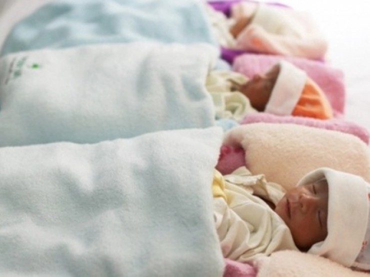 Đề xuất nhiều chính sách khuyến khích sinh con