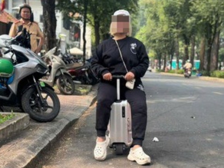 Xử lý người phụ nữ cưỡi vali ở trung tâm quận 1