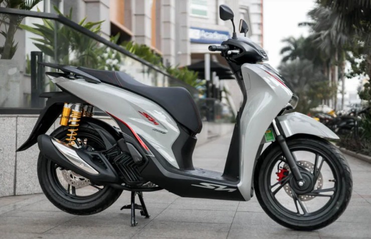 Giá xe ga Honda SH160i cuối tháng 3/2025, bất ngờ chững giá - 2