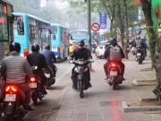Cẩn thận bị phạt nguội 6 triệu đồng với lỗi leo vỉa hè