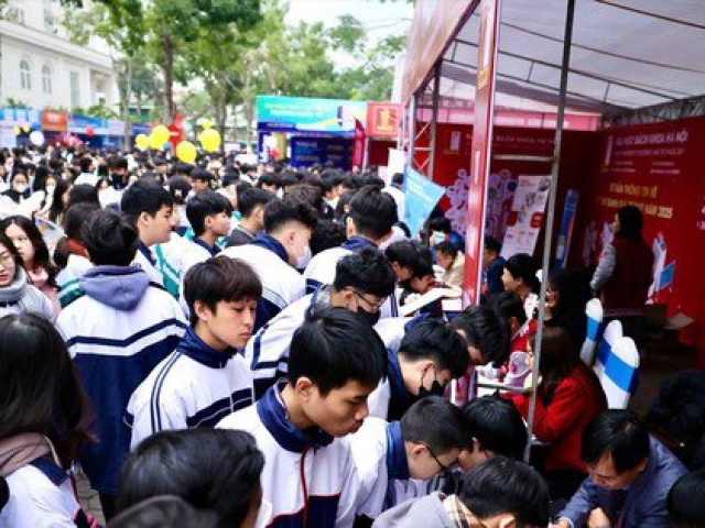 Xuất hiện tổ hợp tréo ngoe tuyển sinh đại học năm 2025