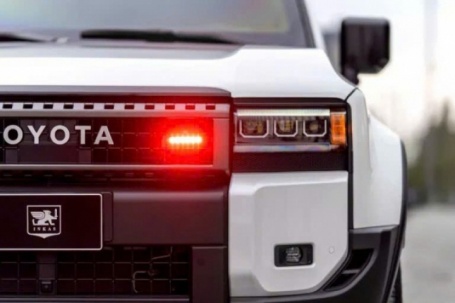 Bất ngờ với xe Toyota Land Cruiser bọc thép, chống đạn và lựu đạn