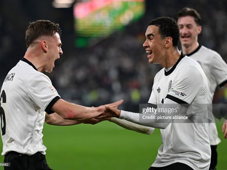 Musiala ghi bàn tinh quái từ đá phạt góc, fan sửng sốt về bàn thắng