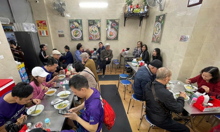 Những hàng quán bình dân quanh 'Hàm cá mập' - 7