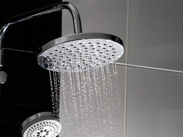 CEO 42 tuổi tử vong sau khi tắm, 2 điều lưu ý nếu trời nóng lạnh thất thường