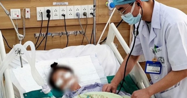 Người phụ nữ hôn mê sau một ngày uống nước kiềm chữa bệnh