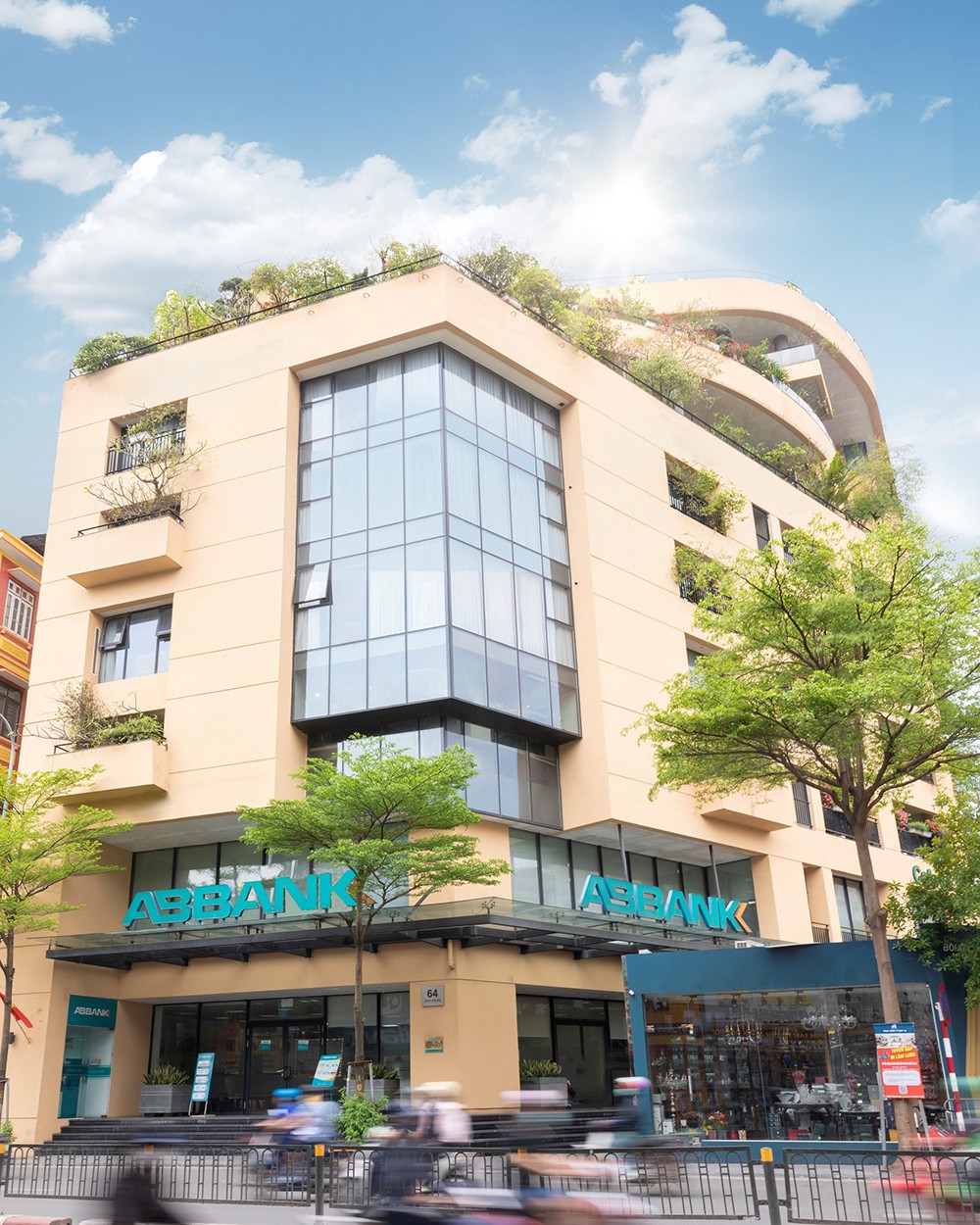 Trong suốt hơn 31 năm hoạt động, ABBANK luôn được đánh giá là một Ngân hàng uy tín, tận tâm và đáng tin cậy của hàng triệu Khách hàng, Đối tác và Nhà đầu tư trên toàn quốc.