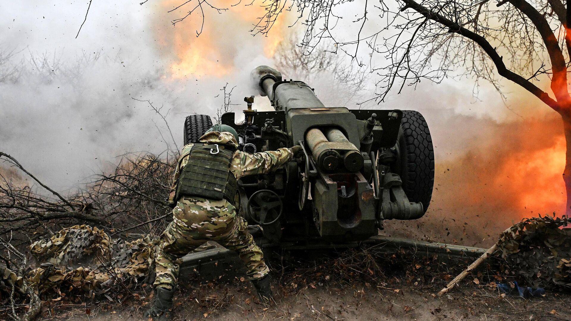 Pháo binh Nga khai hỏa trong giao tranh ở Ukraine. Ảnh: RIA Novosti.&nbsp;