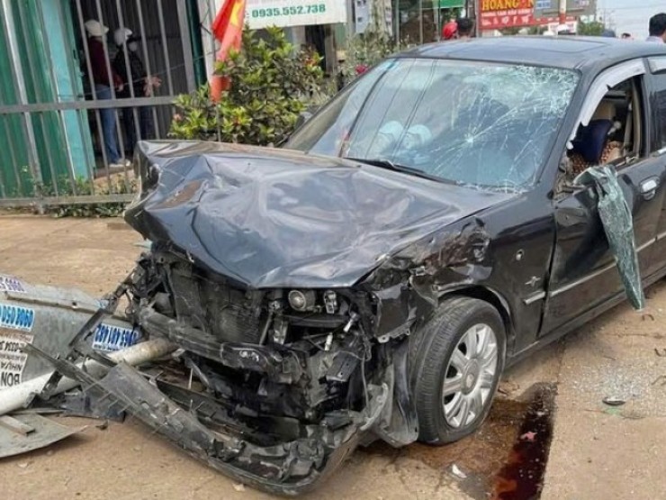 Xe biển xanh va chạm công nông, 1 người tử vong