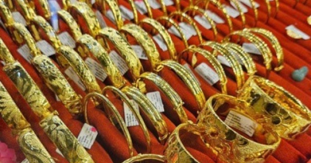 Giá vàng lại vượt 99 triệu đồng/lượng