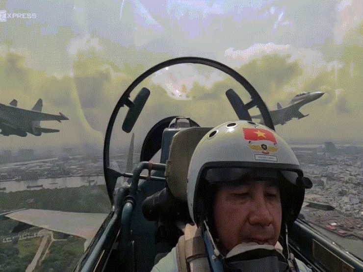 Một giờ tiêm kích luyện nhào lộn ở trung tâm TP HCM