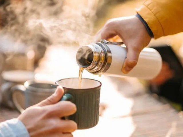9 loại nước không nên đựng trong bình giữ nhiệt, đặc biệt là cái thứ 6