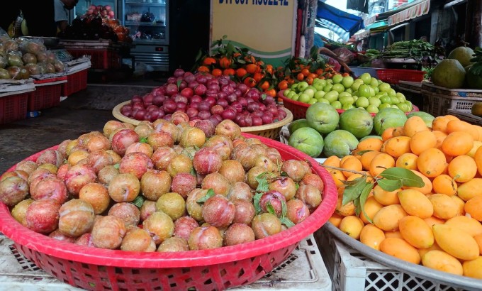 Mận bán tại cửa hàng trên đường Thống Nhất, quận Gò Vấp, TP HCM. Ảnh: Thi Hà