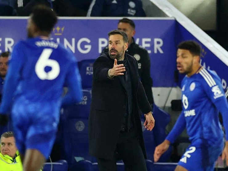 Leicester chốt sa thải HLV Van Nistelrooy, ấn định “lính cứu hỏa“ thay thế