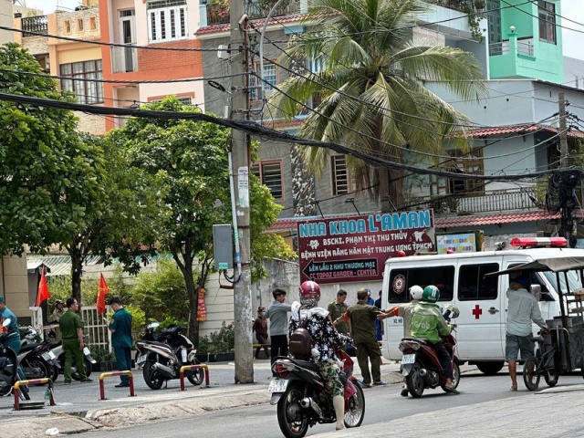 Bé trai khoảng 6 tuổi nghi rơi lầu chung cư ở Tân Phú