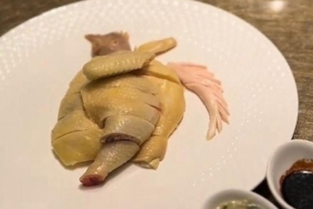 Gà 'nghe nhạc, uống sữa' vào thực đơn món ăn thượng lưu ở Trung Quốc