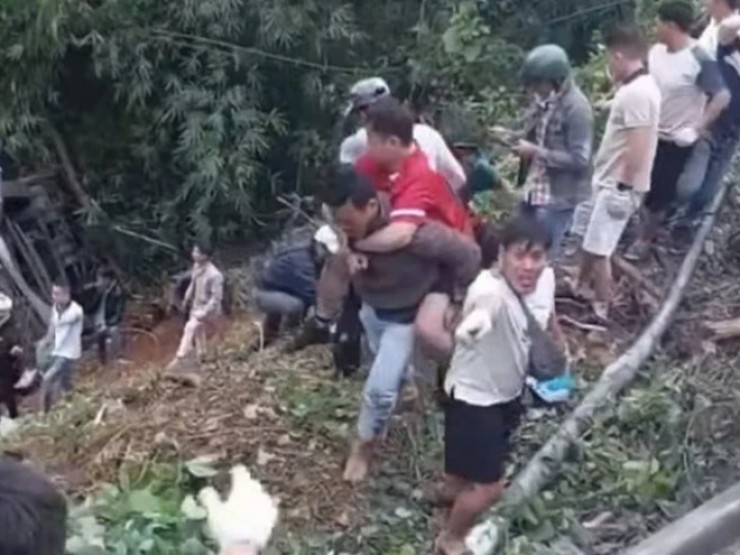 Thông tin ban đầu vụ xe 52 chỗ lao xuống vực ở đèo Bảo Lộc