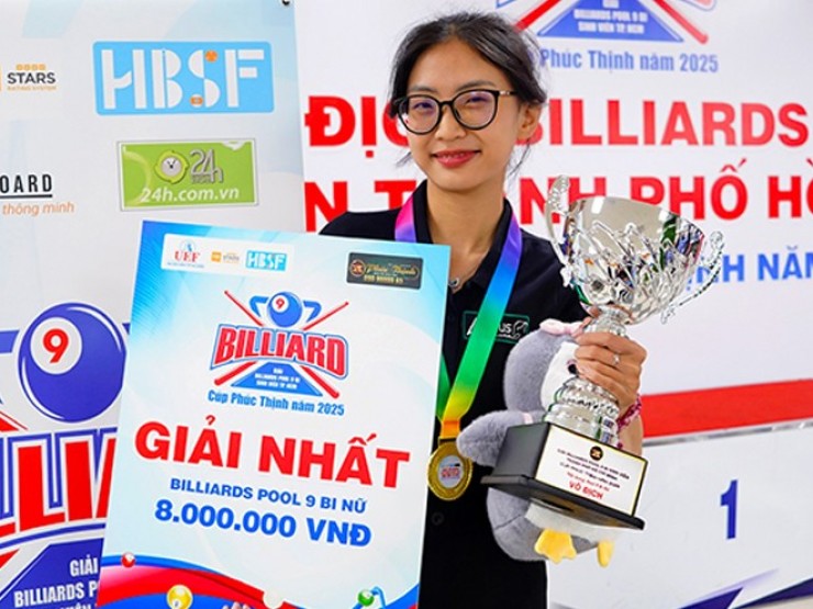 Hot girl bi-a Thuý Quỳnh vô địch kịch tính sau khi đối thủ đánh lỗi bi khó tin