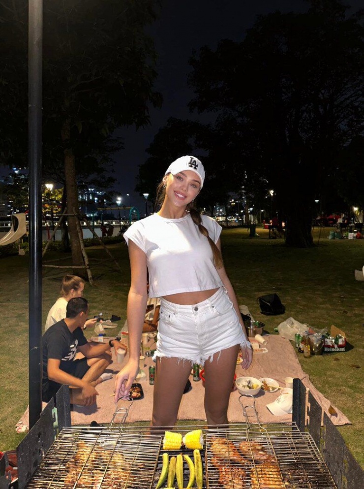 2 mỹ nhân sexy nhất làng WAGs có gu thời trang sau sinh đi ngược số đông, ai nấy đều tấm tắc khen - 2