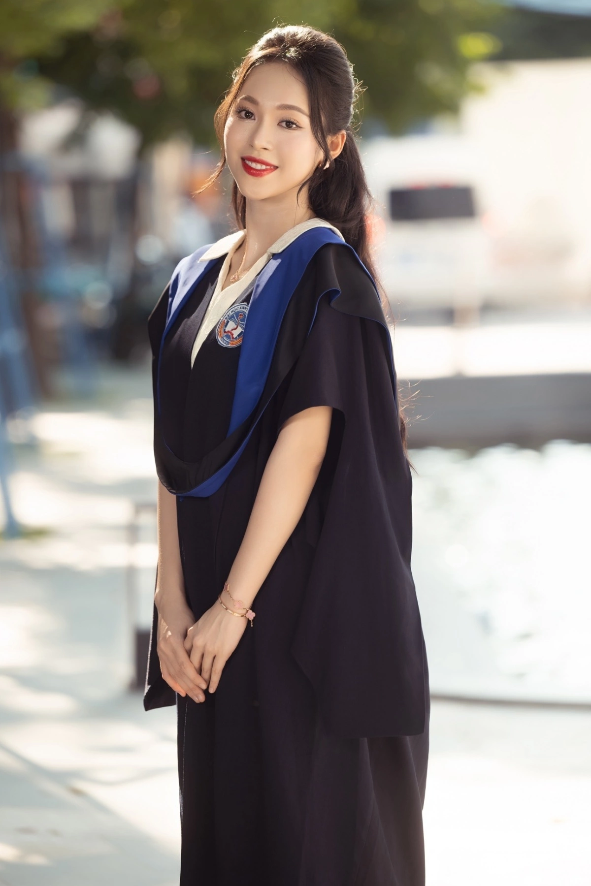 Tháng 8 năm ngoái, Trịnh Thùy Linh tốt nghiệp thủ khoa ngành Kinh doanh và Marketing thuộc chương trình học liên kết quốc tế giữa Đại học Kinh tế Quốc dân và Đại học Conventry, Anh.