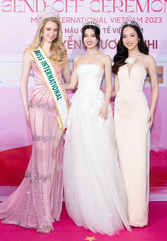 Trịnh Thuỳ Linh và Phương Nhi rất thân thiết cùng nhau tham gia nhiều sự kiện trước đây.