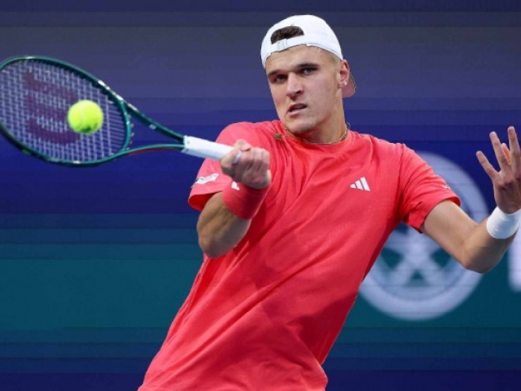 Mensik ngoạn mục vào top 30, Djokovic “phả hơi nóng“ top 4 (Bảng xếp hạng tennis 31/3)