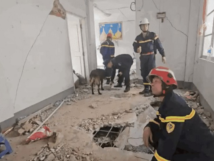 VIDEO: Đoàn cứu hộ Việt Nam xác định nhiều vị trí nạn nhân động đất tại Myanmar