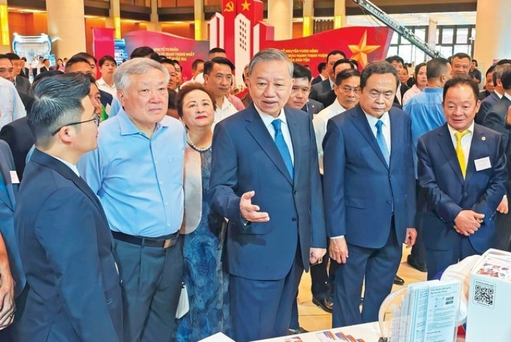 Mở đường phát triển đất nước