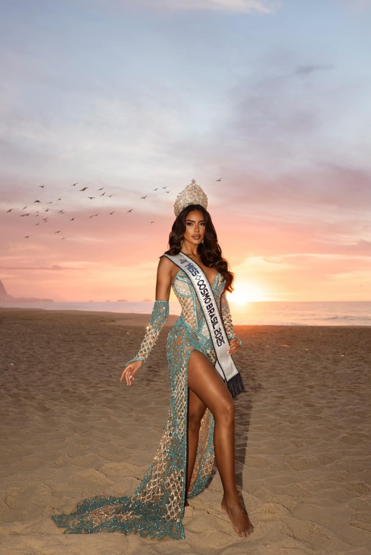 Vẻ quyến rũ của Hoa hậu Brazil được cầu hôn ở Vịnh Hạ Long - 1